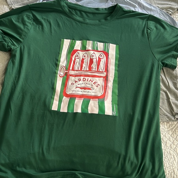 Graphic tees - Picture 4 of 7